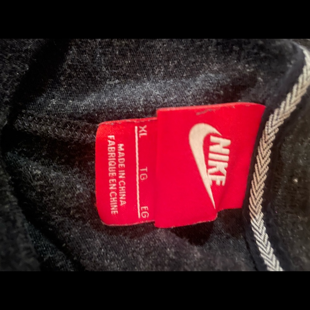 Nike quarter length shirt